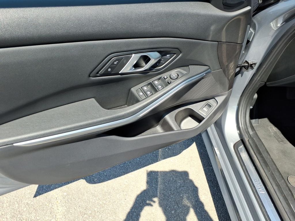 2025 BMW 3 series 330i