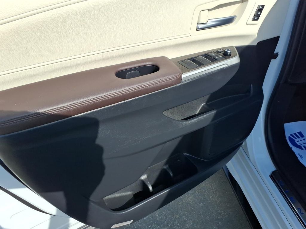 2024 Toyota Sienna Platinum
