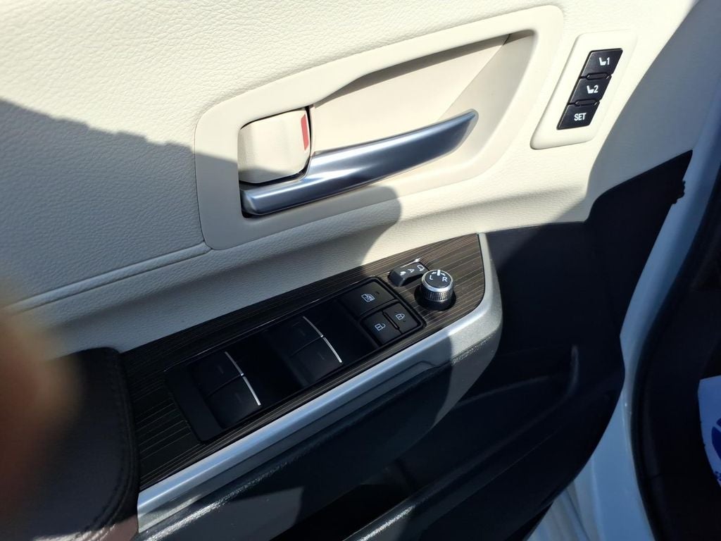 2024 Toyota Sienna Platinum