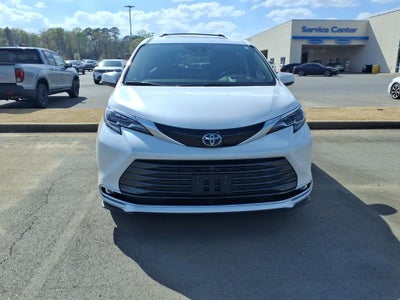 2024 Toyota Sienna Platinum