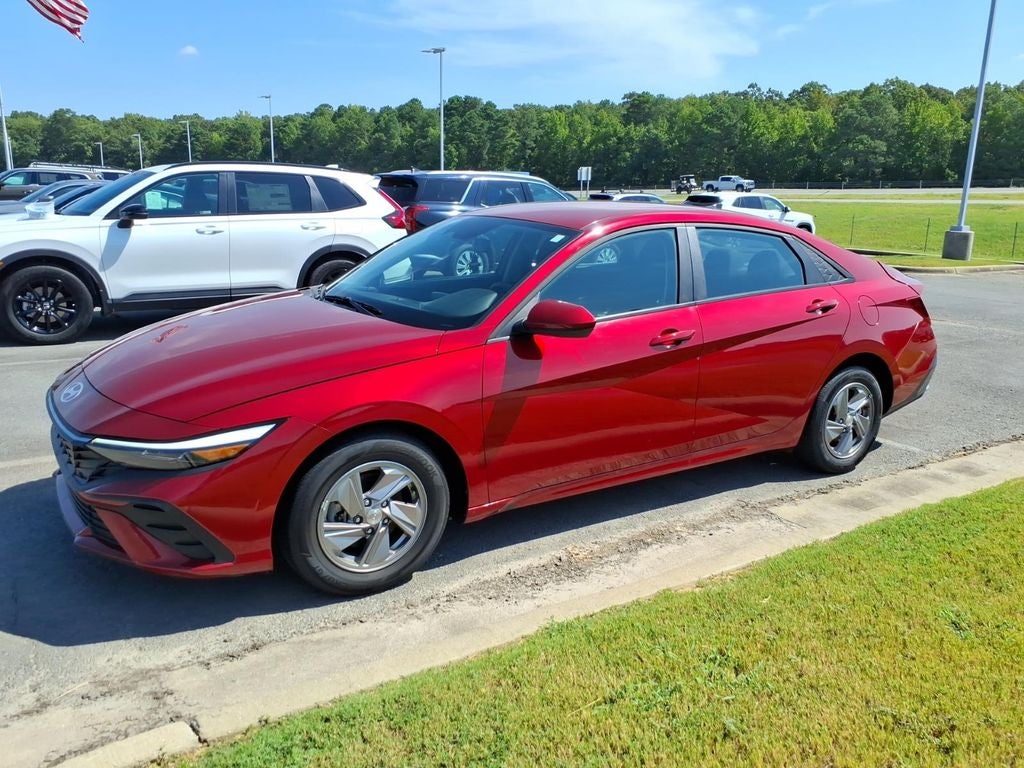 2025 Hyundai Elantra SE