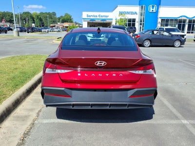 2025 Hyundai Elantra SE