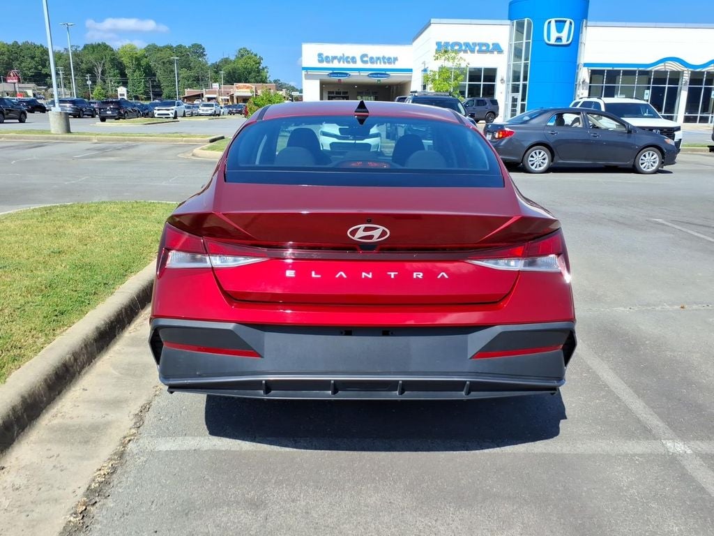 2025 Hyundai Elantra SE